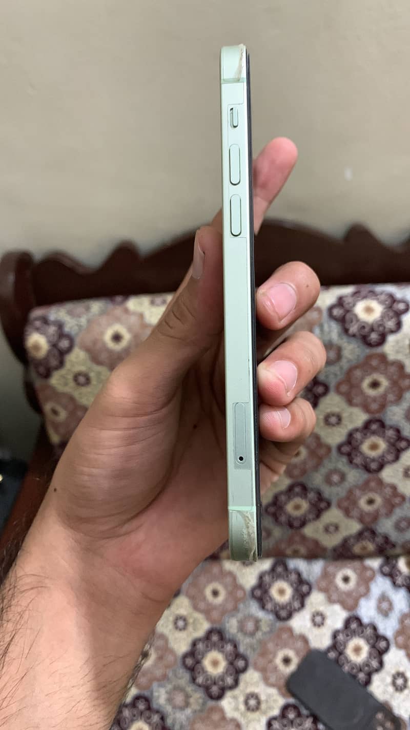 Apple iPhone 12 4
