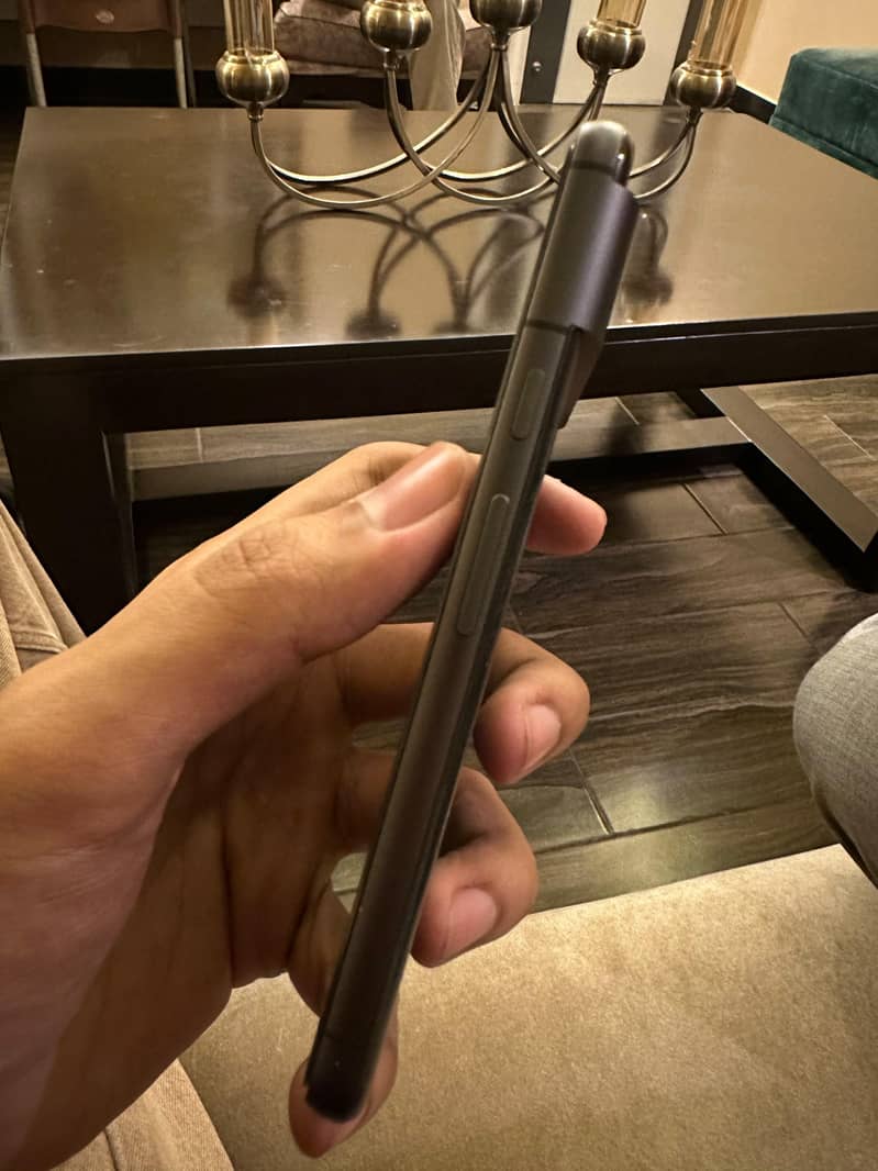 Google Pixel 8 4