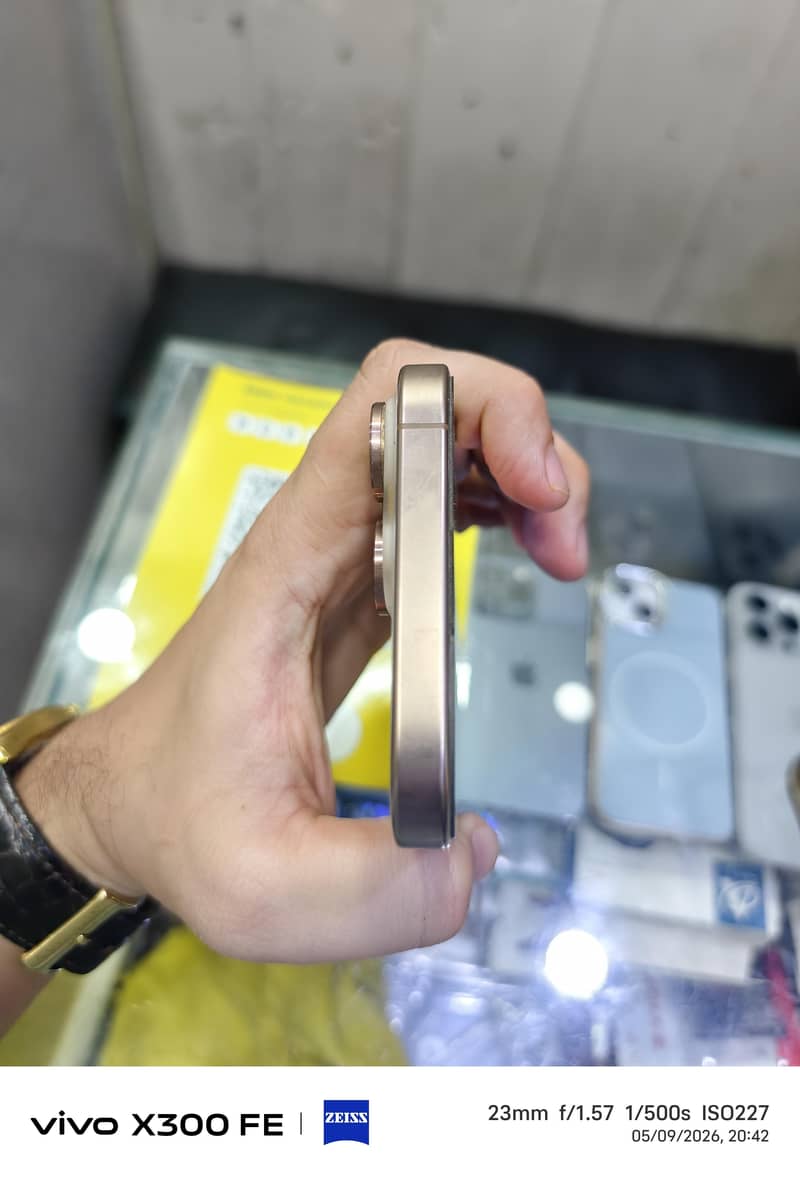 Apple iPhone 16 Pro Max 0