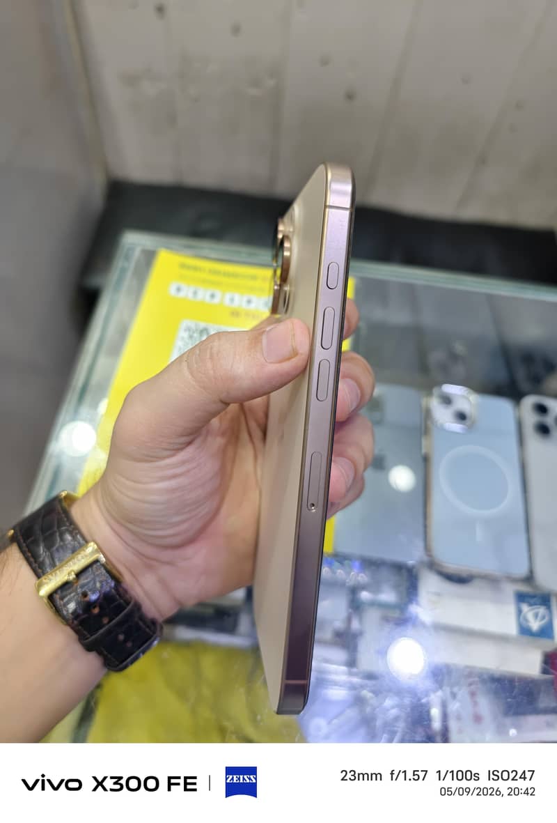 Apple iPhone 16 Pro Max 1