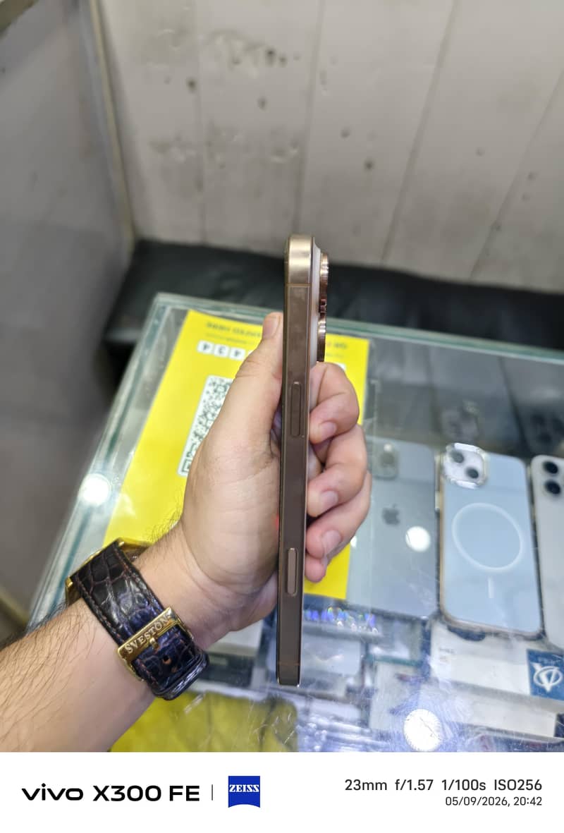 Apple iPhone 16 Pro Max 4