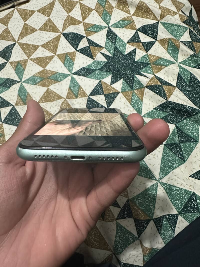 Apple iPhone 11 3