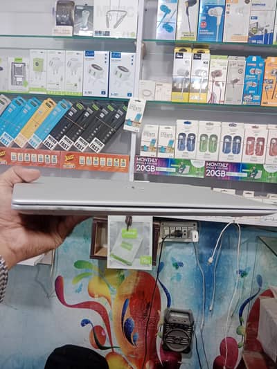 HP brand new candtoin look like new