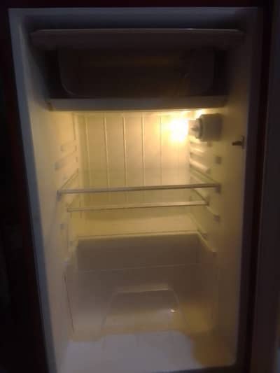 DAWLANCE MINI REFRIGERATOR