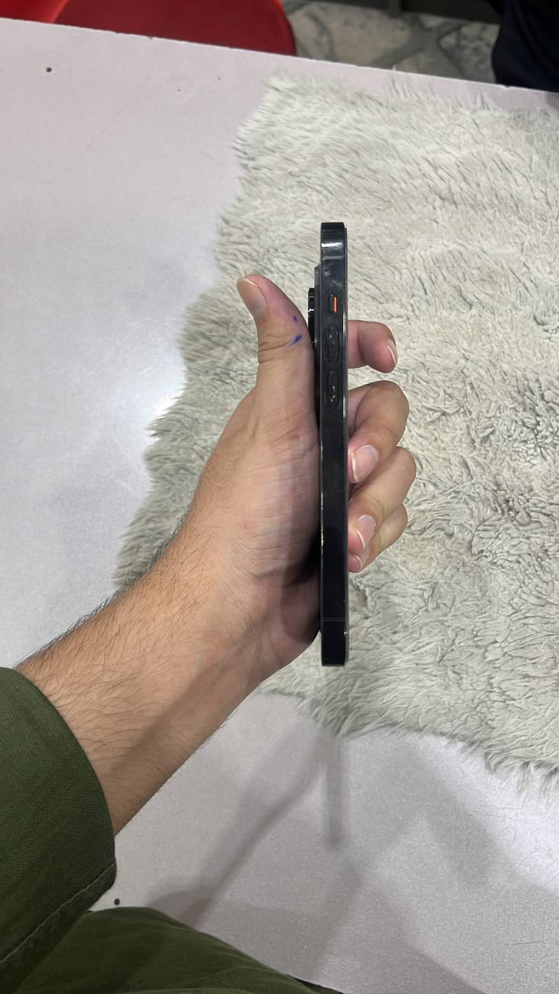 Apple iPhone 14 Pro 2
