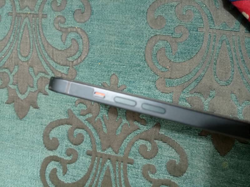 Apple iPhone 13 2