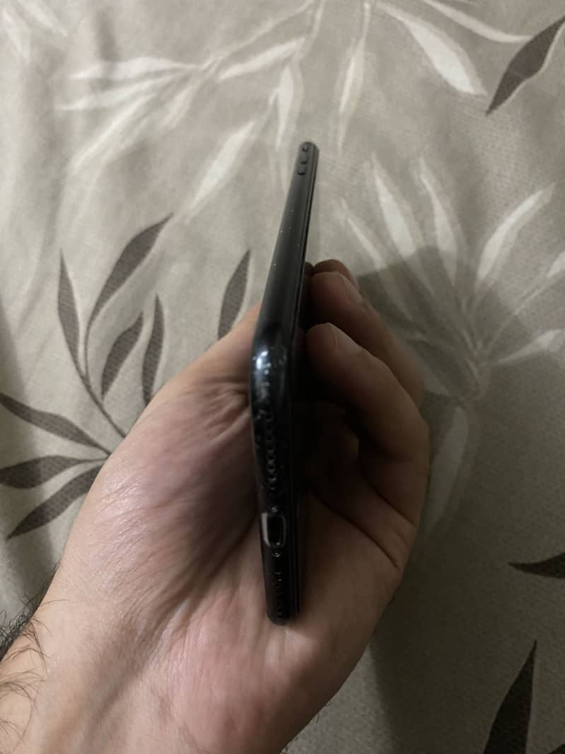 Apple iPhone 7 plus 1