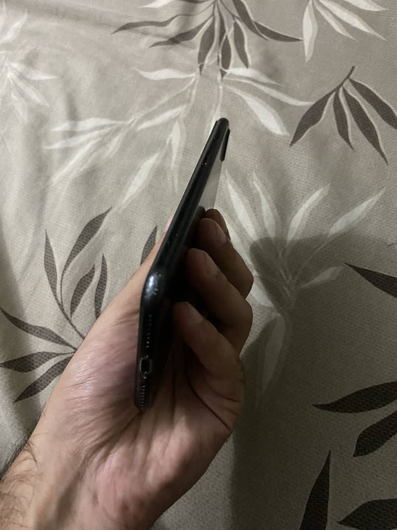 Apple iPhone 7 plus 2