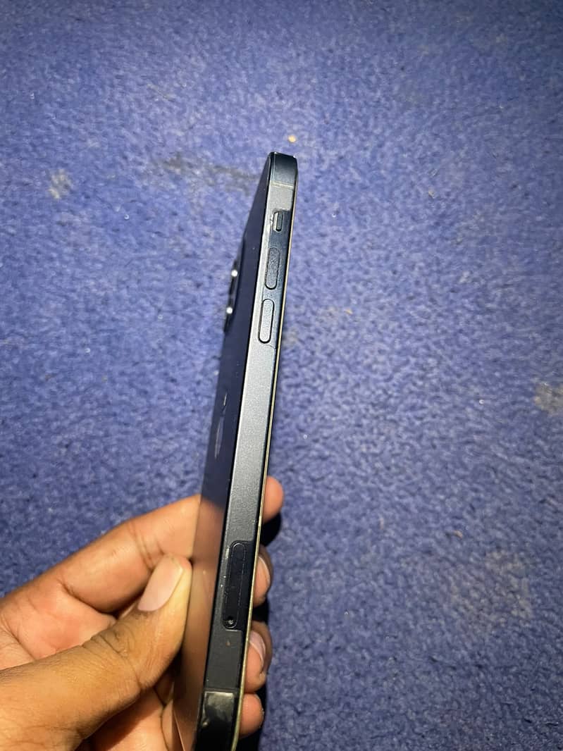 Apple iPhone 12 3