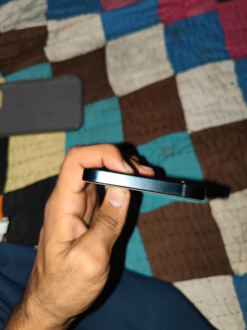 Apple iPhone 12 2