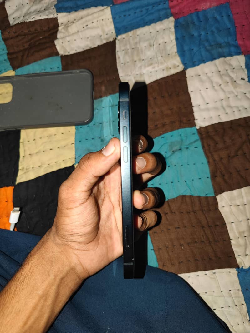 Apple iPhone 12 3