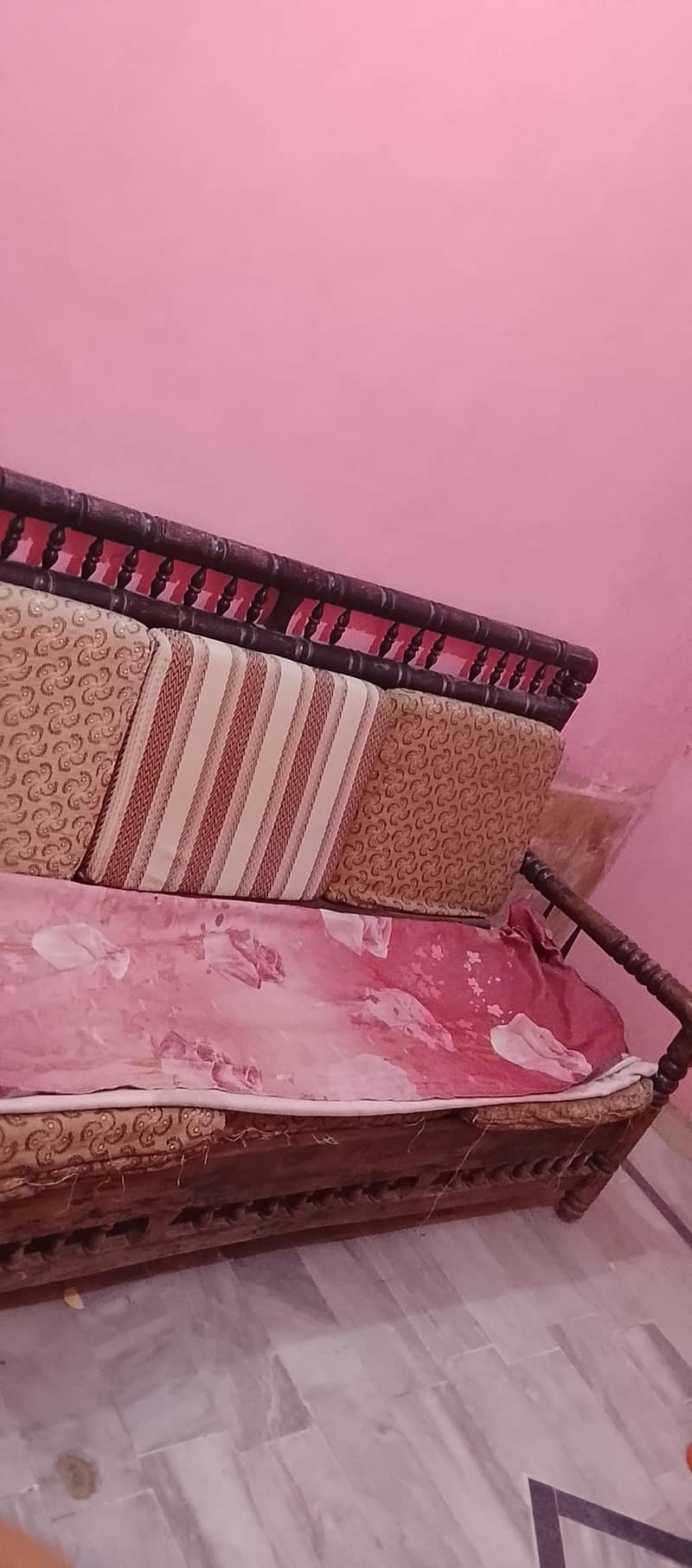 3 seater plus 2 single sofas 0