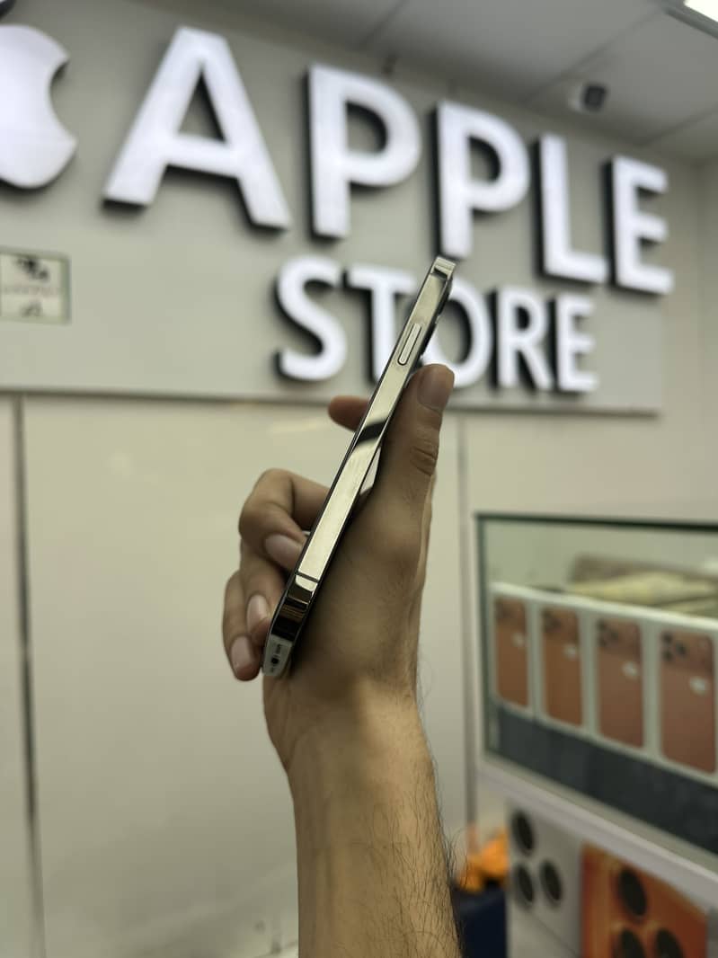 Apple iPhone 12 Pro 2