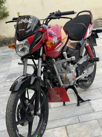 Honda Cb125F.