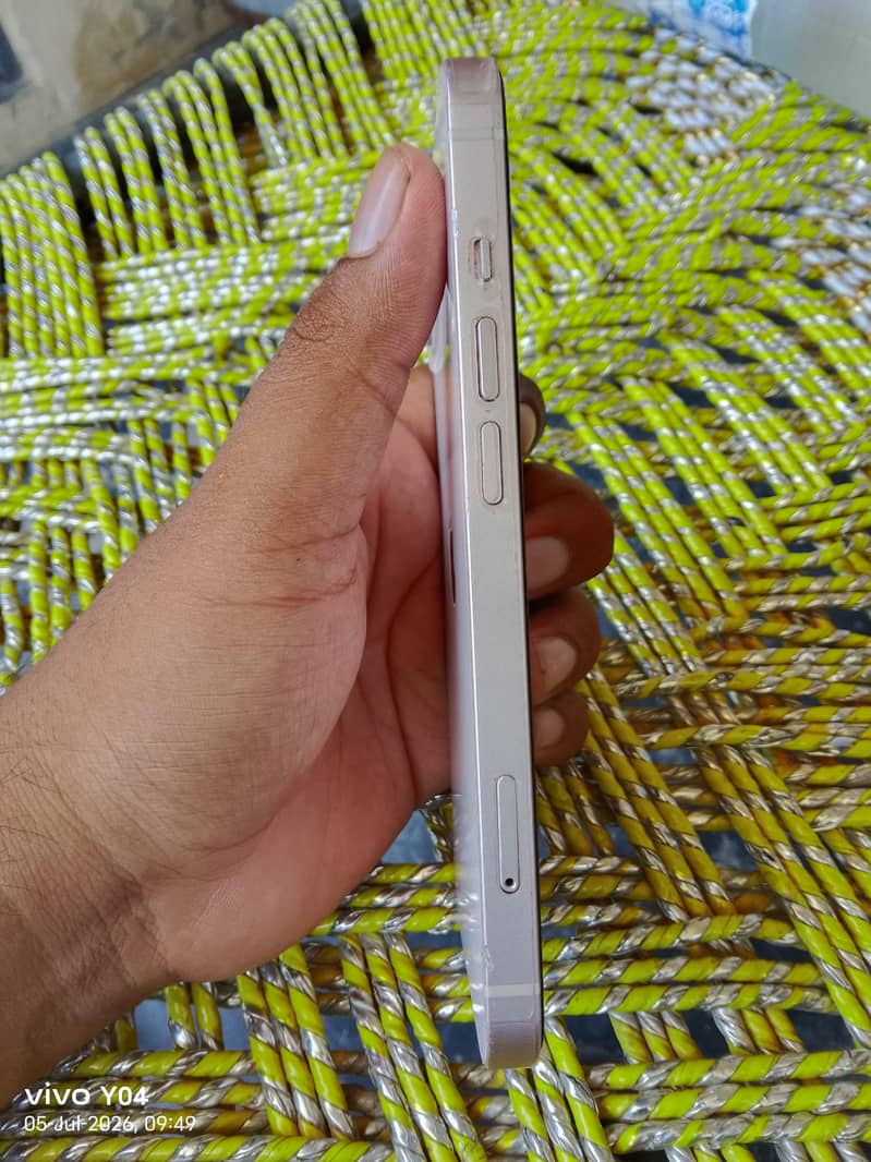 Apple iPhone 13 3