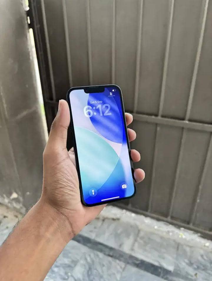 Apple iPhone 13 1
