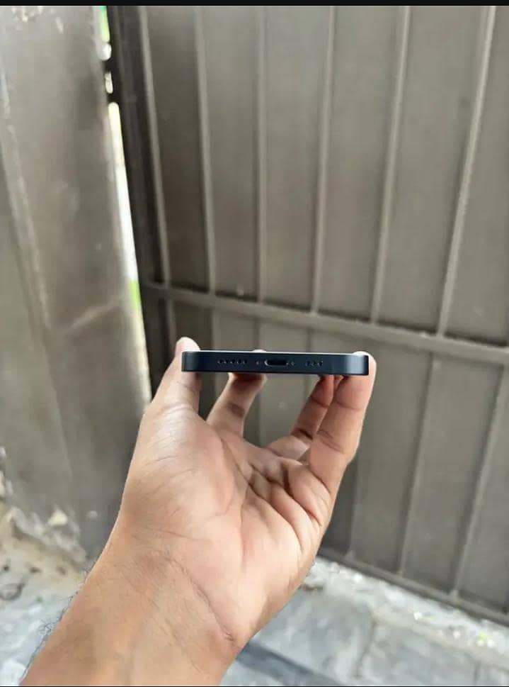 Apple iPhone 13 2