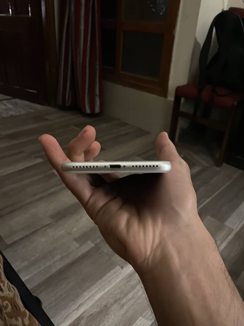 Apple iPhone 7 plus 1