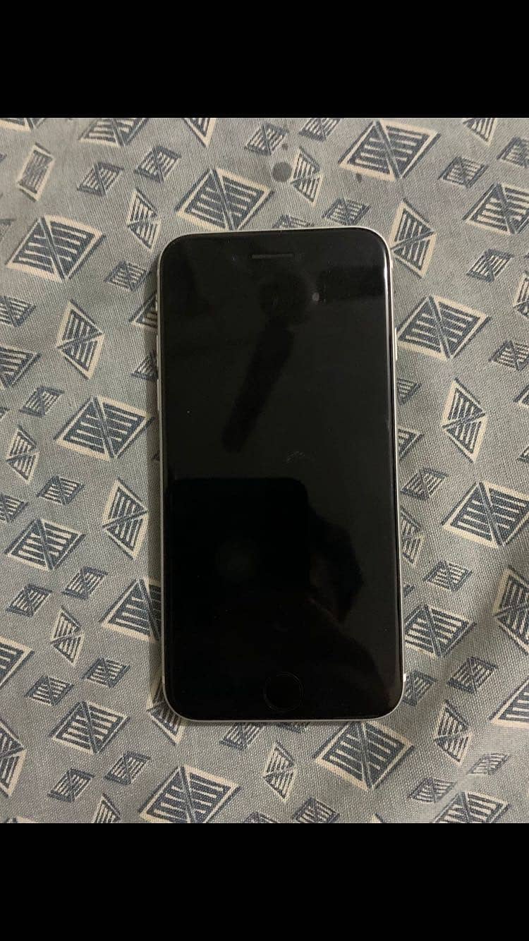 Apple iPhone SE 6