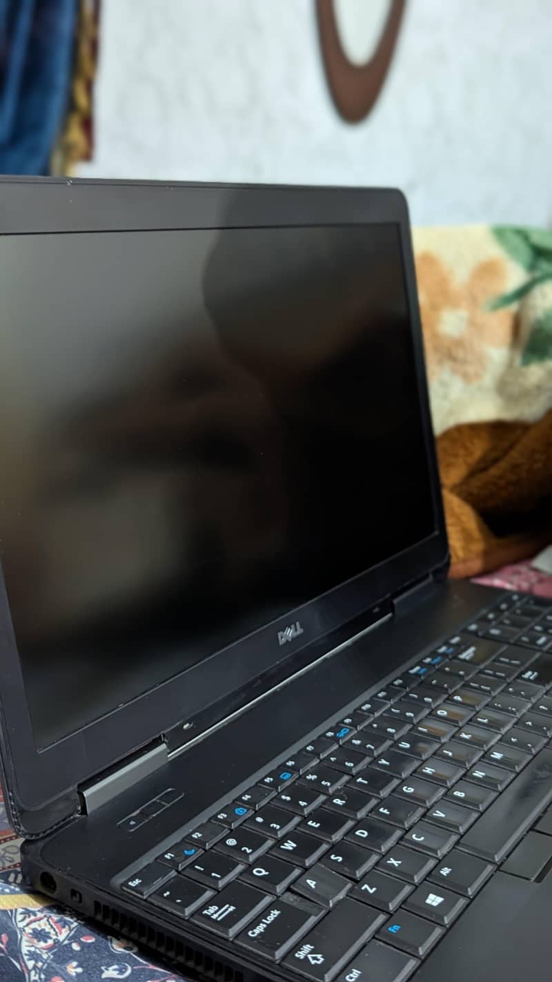 Dell latitude E5540 0