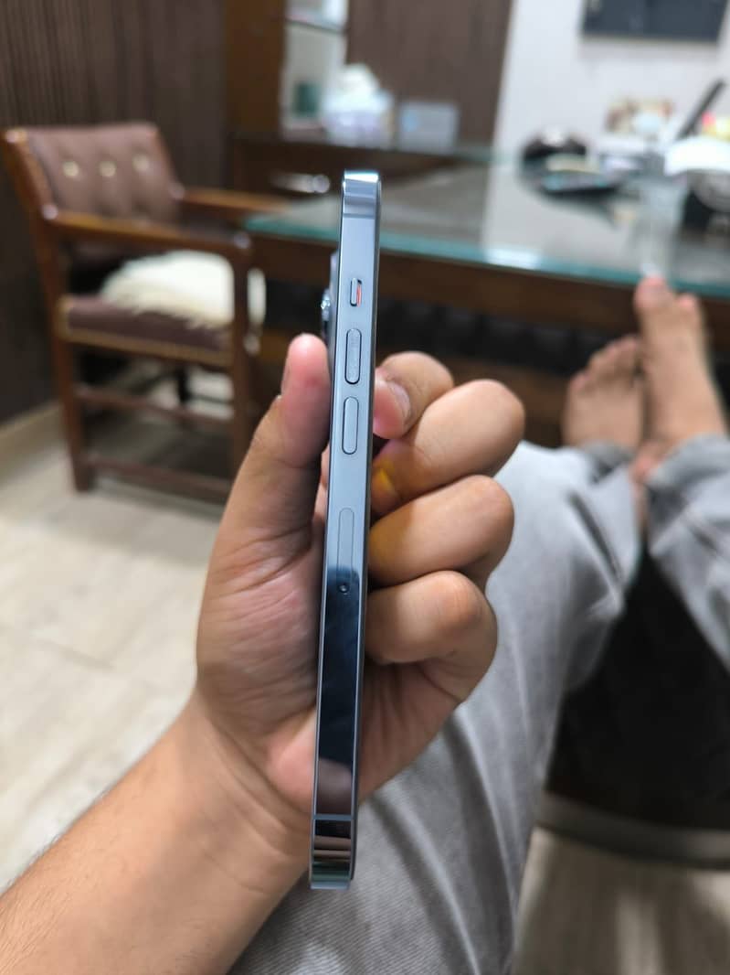 Apple iPhone 13 Pro 2