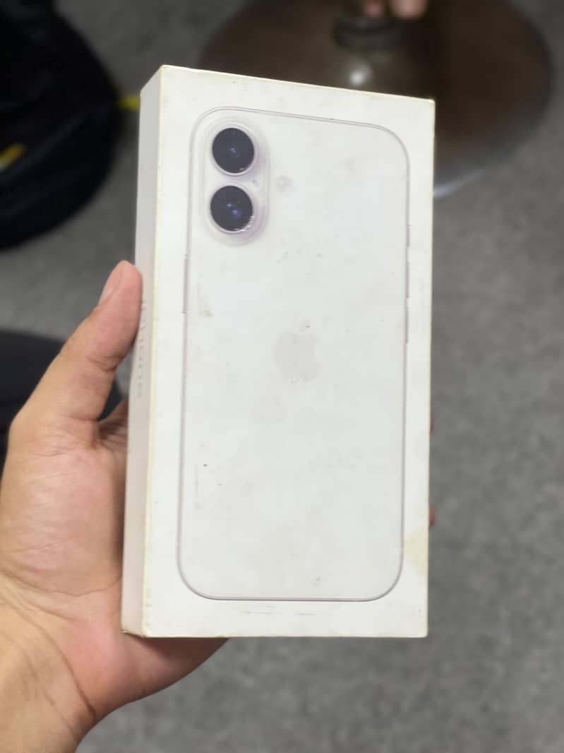 Apple iPhone 16 7