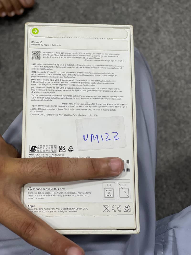 Apple iPhone 16 8