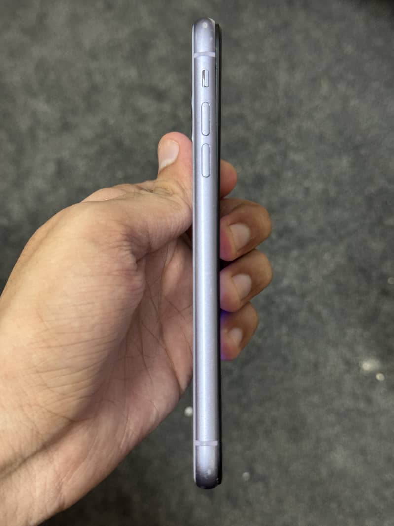 Apple iPhone 11 3