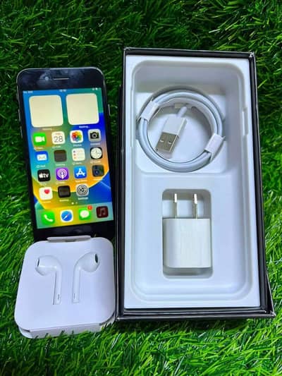iPhone 8 128GB full box Whatsapp no 03479161720