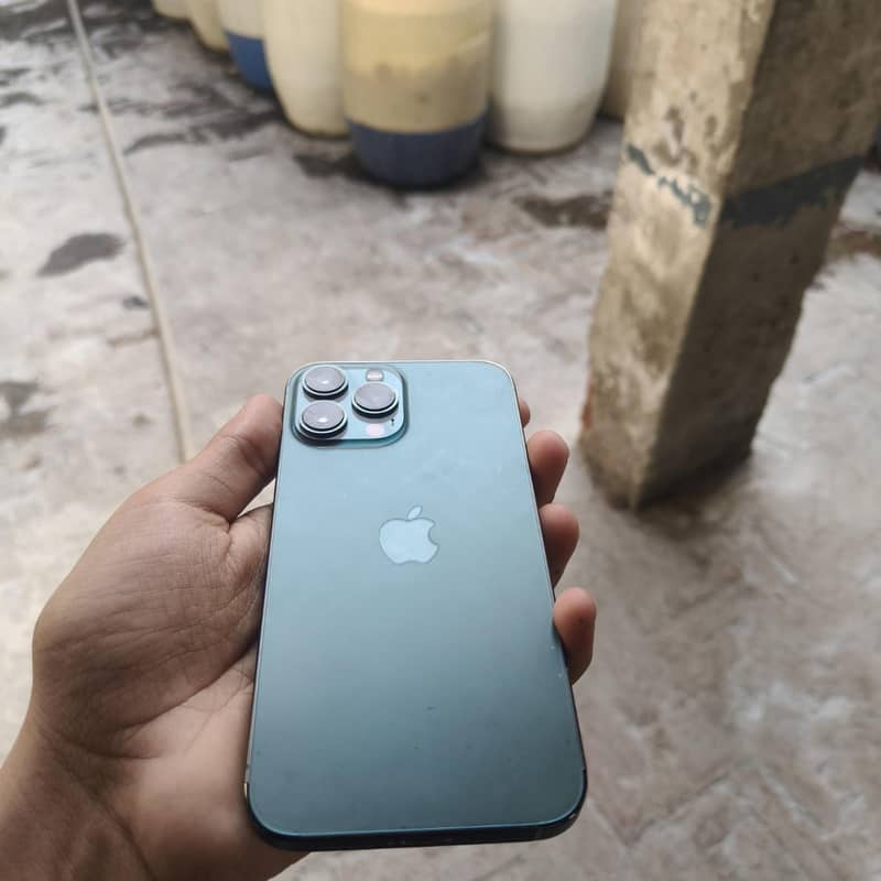 Apple iPhone 13 Pro Max 0