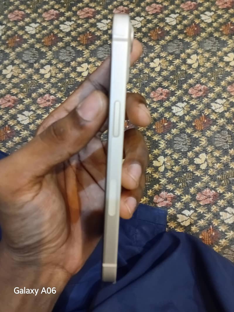 Apple iPhone 13 2