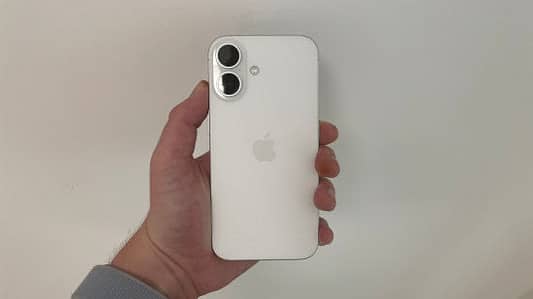 Apple iPhone 16