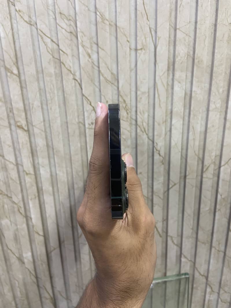 Apple iPhone 13 Pro Max 5