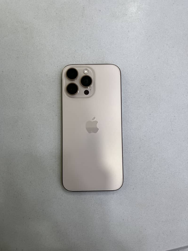 Apple iPhone 16 Pro Max 1