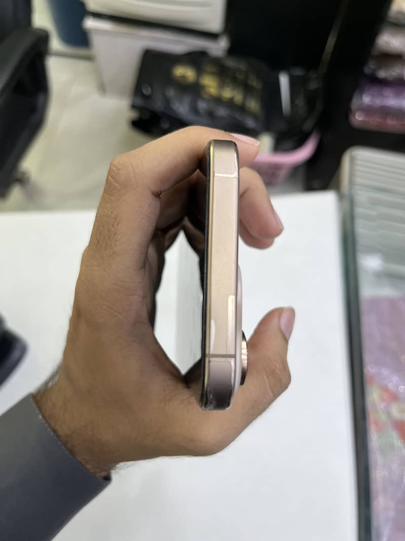 Apple iPhone 16 Pro Max 6