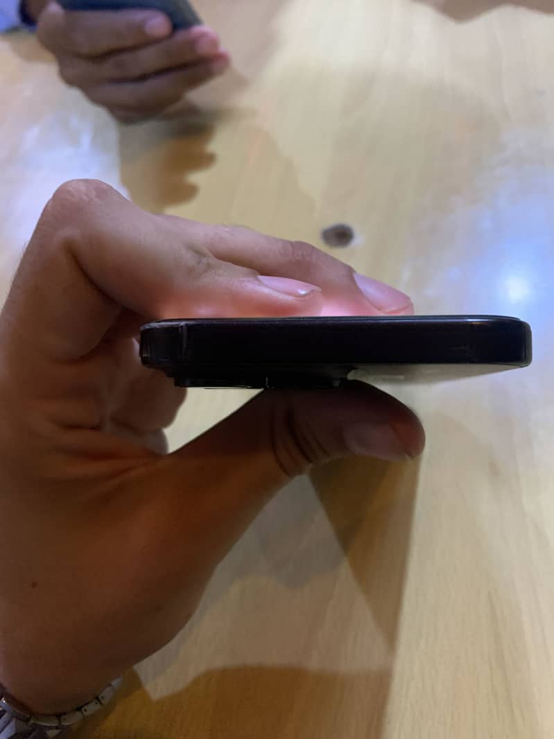Apple iPhone 15 Pro Max 2