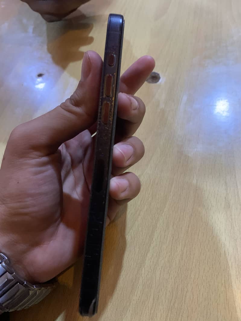 Apple iPhone 15 Pro Max 4