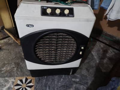 super Asia cooler with 6 cooling gel bottle