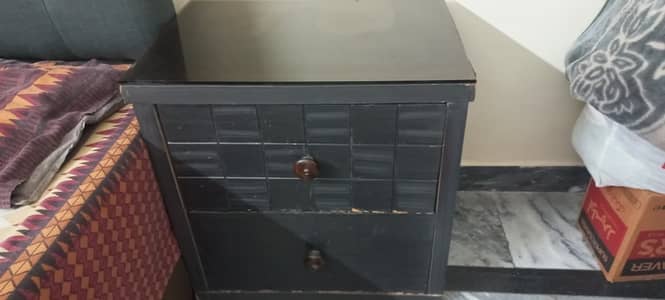 Bed with mattress and 1 side table
