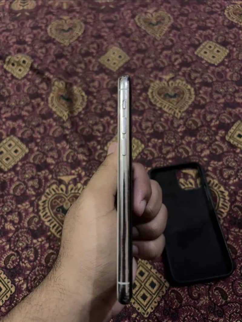 Apple iPhone 11 Pro 1
