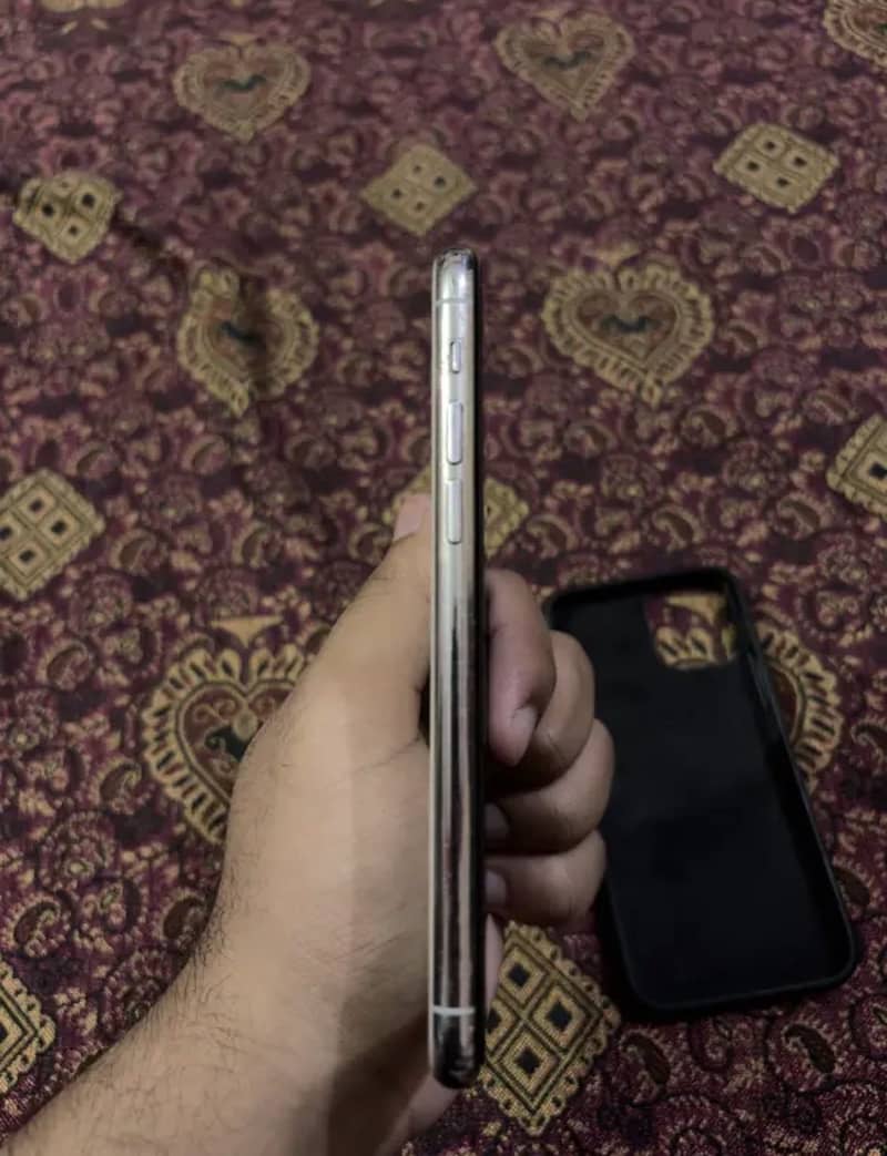 Apple iPhone 11 Pro 2