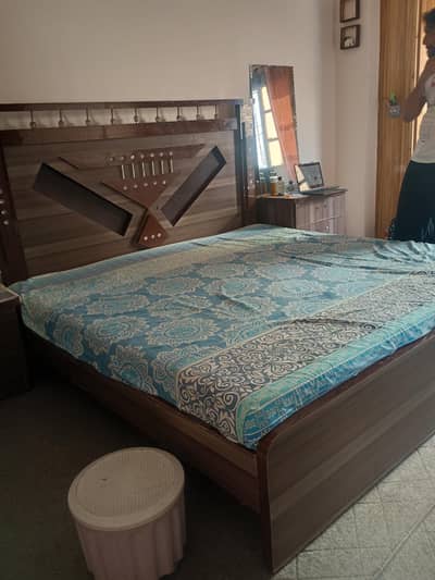 Bed & cupboard