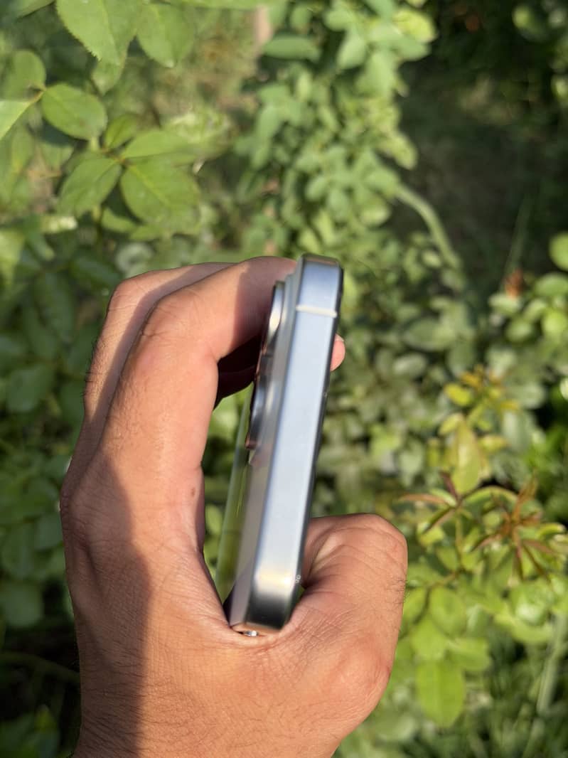 Apple iPhone 15 Pro Max 2