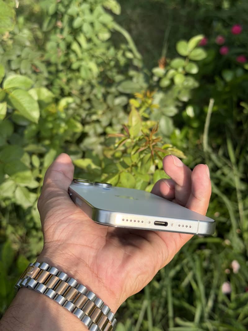 Apple iPhone 15 Pro Max 4