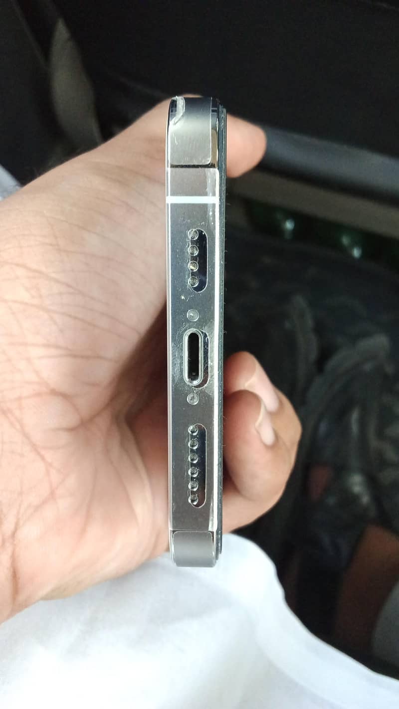 Apple iPhone 13 Pro Max 4