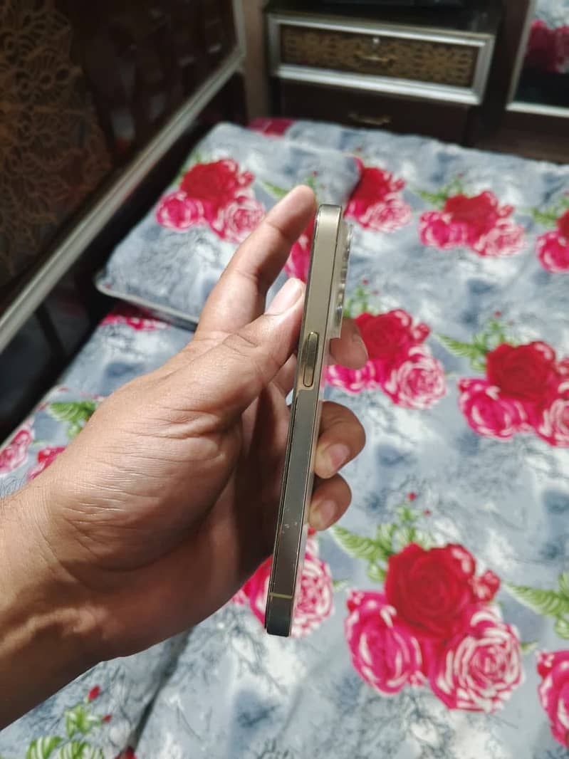 Apple iPhone 14 Pro 8