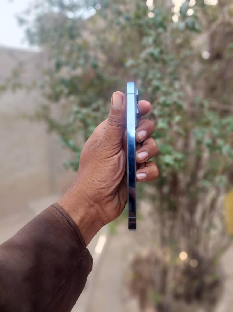 Apple iPhone 13 Pro 2