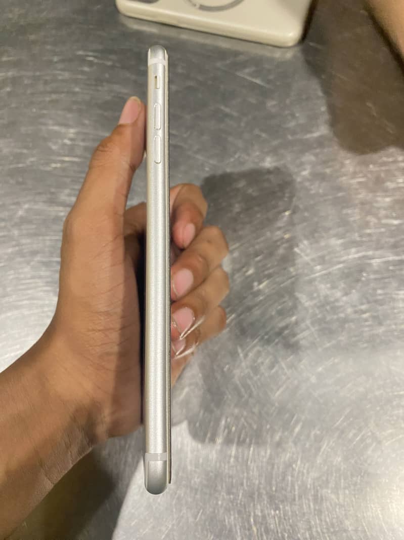 Apple iPhone 7 Plus 5