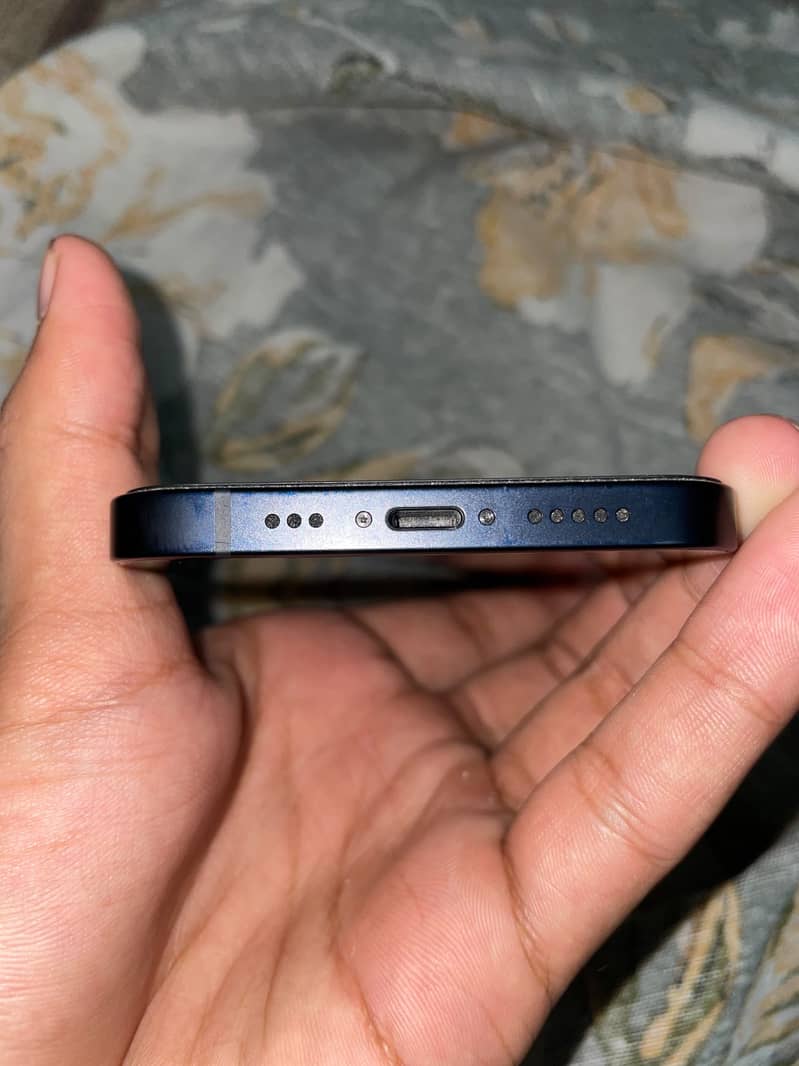 Apple iPhone 12 3