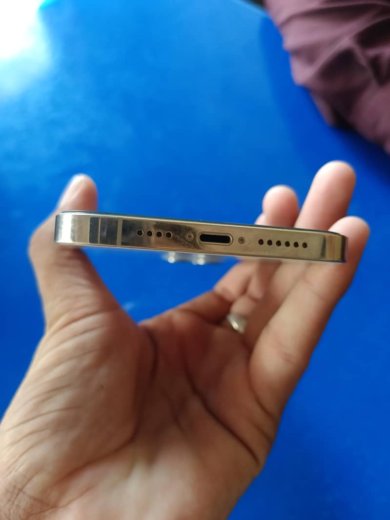 Apple iPhone 12 Pro Max 4